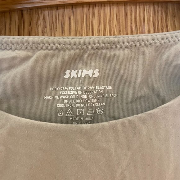 SKIMS, FITS EVERYBODY HIGH NECK BODYSUIT | TALC, Size L - Picture 3 of 7